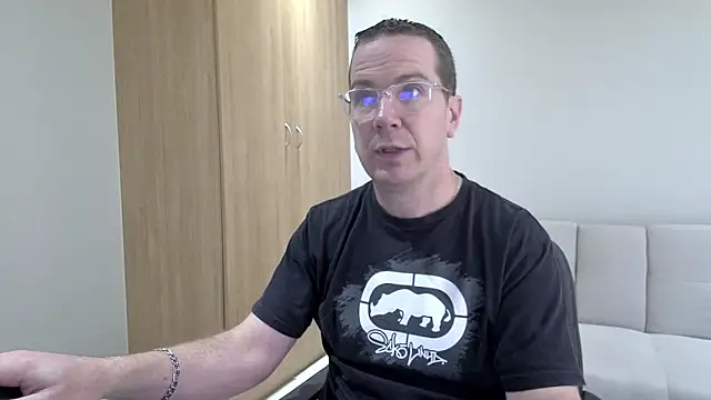 Snapshot of BrettJ81 chatting on 05.15.26 BrettJ81 online show from 05.15.26