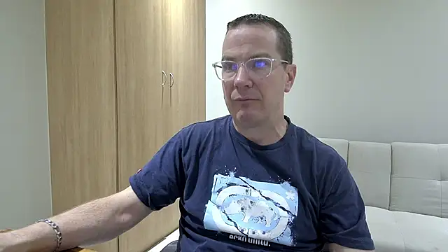Snapshot of BrettJ81 chatting on 06.12.26 BrettJ81 online show from 06.12.26
