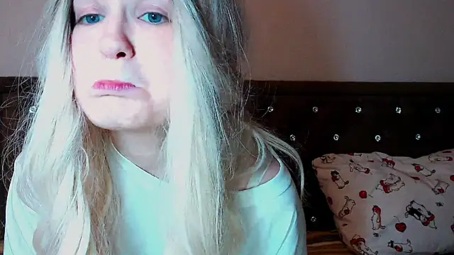 Snapshot of Sara4uu chatting on 10.07.25 Sara4uu online show from 10.07.25