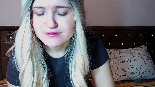 Snapshot of Sara4uu chatting on 12.03.25 Sara4uu online show from 12.03.25