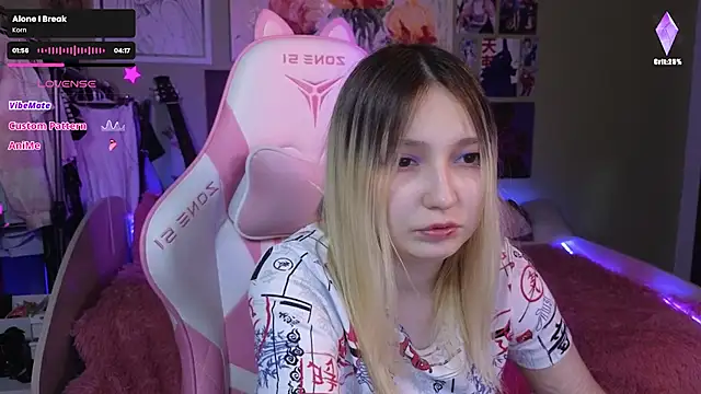 Snapshot of Evie_Ro chatting on 12.10.24 Evie Ro online show from 12.10.24