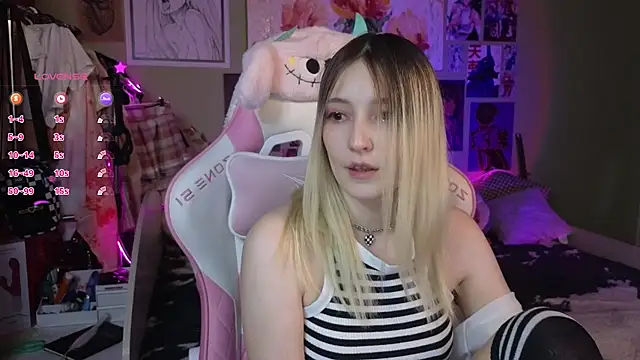 Snapshot of Evie_Ro chatting on 01.08.25 Evie Ro online show from 01.08.25