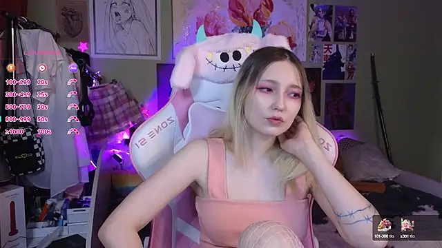 Snapshot of Evie_Ro chatting on 01.10.25 Evie Ro online show from 01.10.25