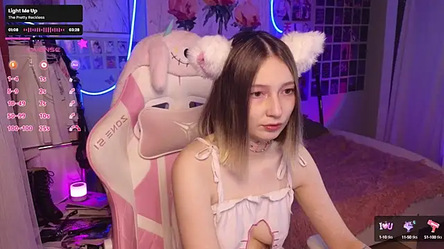 Snapshot of Evie_Ro chatting on 10.13.25 Evie Ro online show from 10.13.25