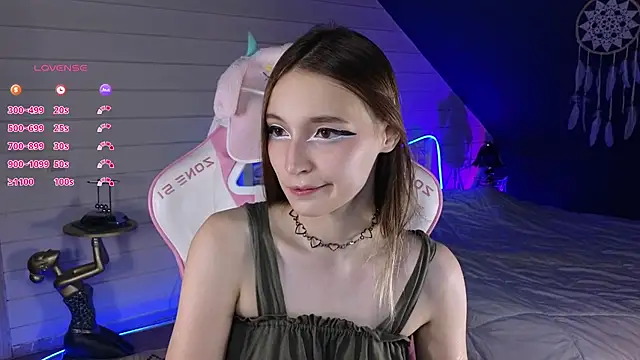 Snapshot of Evie_Ro chatting on 07.22.26 Evie Ro online show from 07.22.26