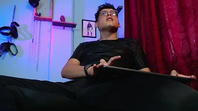 dom2travelersss online show from 10.27.25