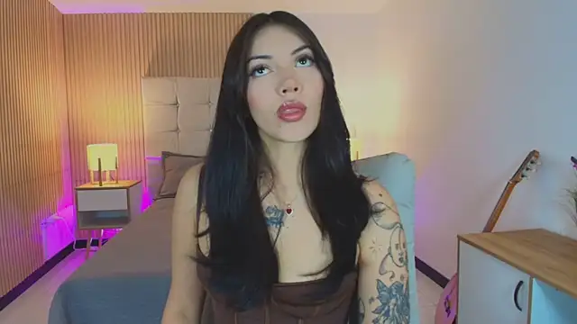Snapshot of Baby_Venuss chatting on 06.25.26 Baby Venuss online show from 06.25.26