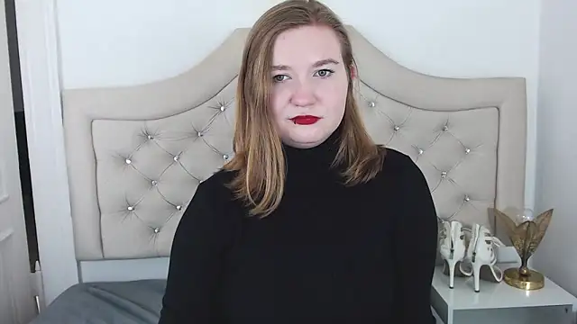 Snapshot of LaraDream chatting on 01.10.25 LaraDream online show from 01.10.25