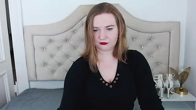 Snapshot of LaraDream chatting on 01.14.25 LaraDream online show from 01.14.25