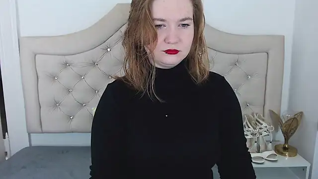 Snapshot of LaraDream chatting on 01.28.25 LaraDream online show from 01.28.25