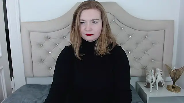 Snapshot of LaraDream chatting on 01.29.25 LaraDream online show from 01.29.25