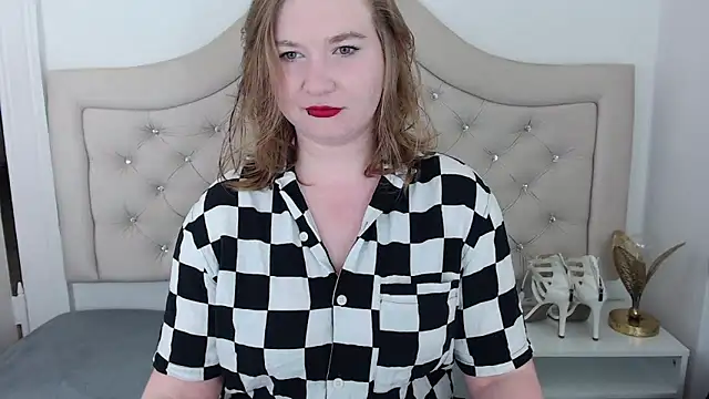 Snapshot of LaraDream chatting on 01.31.25 LaraDream online show from 01.31.25