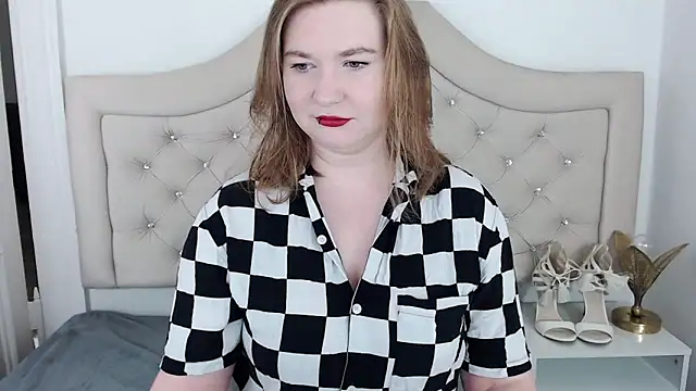 Snapshot of LaraDream chatting on 02.05.25 LaraDream online show from 02.05.25