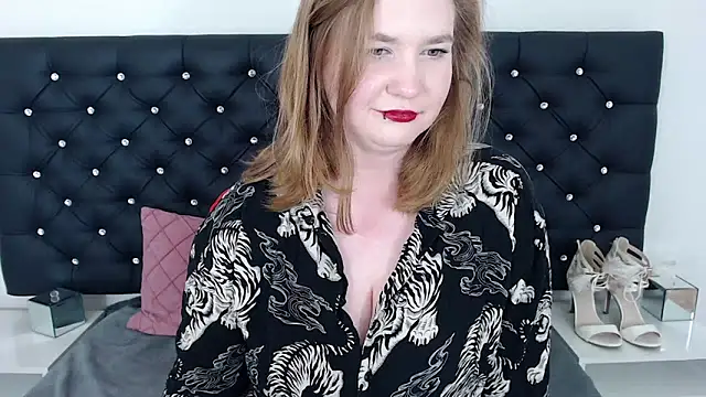 Snapshot of LaraDream chatting on 02.14.25 LaraDream online show from 02.14.25