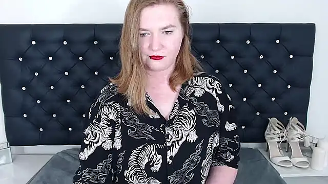 Snapshot of LaraDream chatting on 02.28.25 LaraDream online show from 02.28.25