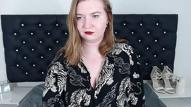 Snapshot of LaraDream chatting on 02.28.25 LaraDream online show from 02.28.25