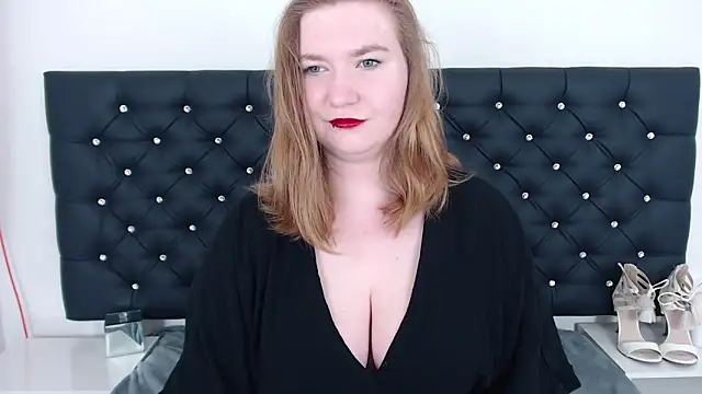 Snapshot of LaraDream chatting on 03.20.25 LaraDream online show from 03.20.25