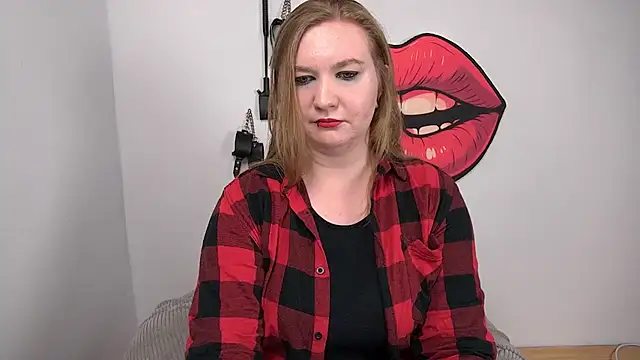 Snapshot of LaraDream chatting on 09.27.25 LaraDream online show from 09.27.25