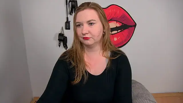 Snapshot of LaraDream chatting on 10.21.25 LaraDream online show from 10.21.25