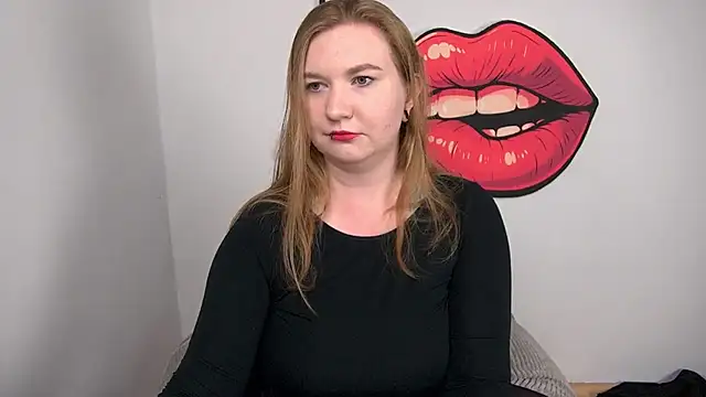 Snapshot of LaraDream chatting on 10.27.25 LaraDream online show from 10.27.25