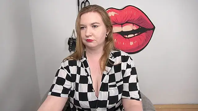 Snapshot of LaraDream chatting on 11.05.25 LaraDream online show from 11.05.25