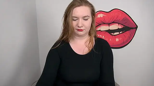 Snapshot of LaraDream chatting on 11.15.25 LaraDream online show from 11.15.25