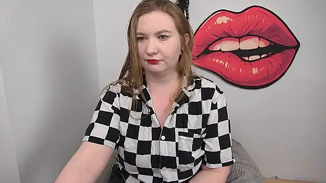 Snapshot of LaraDream chatting on 12.04.25 LaraDream online show from 12.04.25