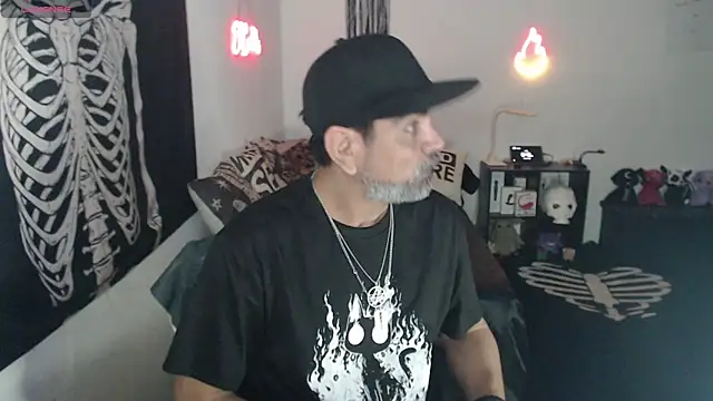 soyelcarlitos  online show from 06.15.26