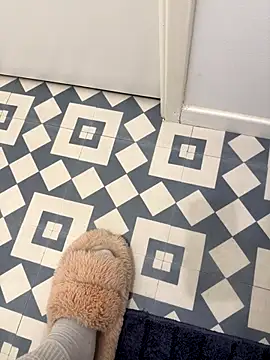 whose17 online show from 11.21.25