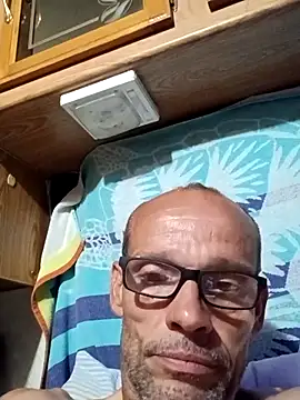 Snapshot of lelandm77 chatting on 04.17.26 lelandm77 online show from 04.17.26